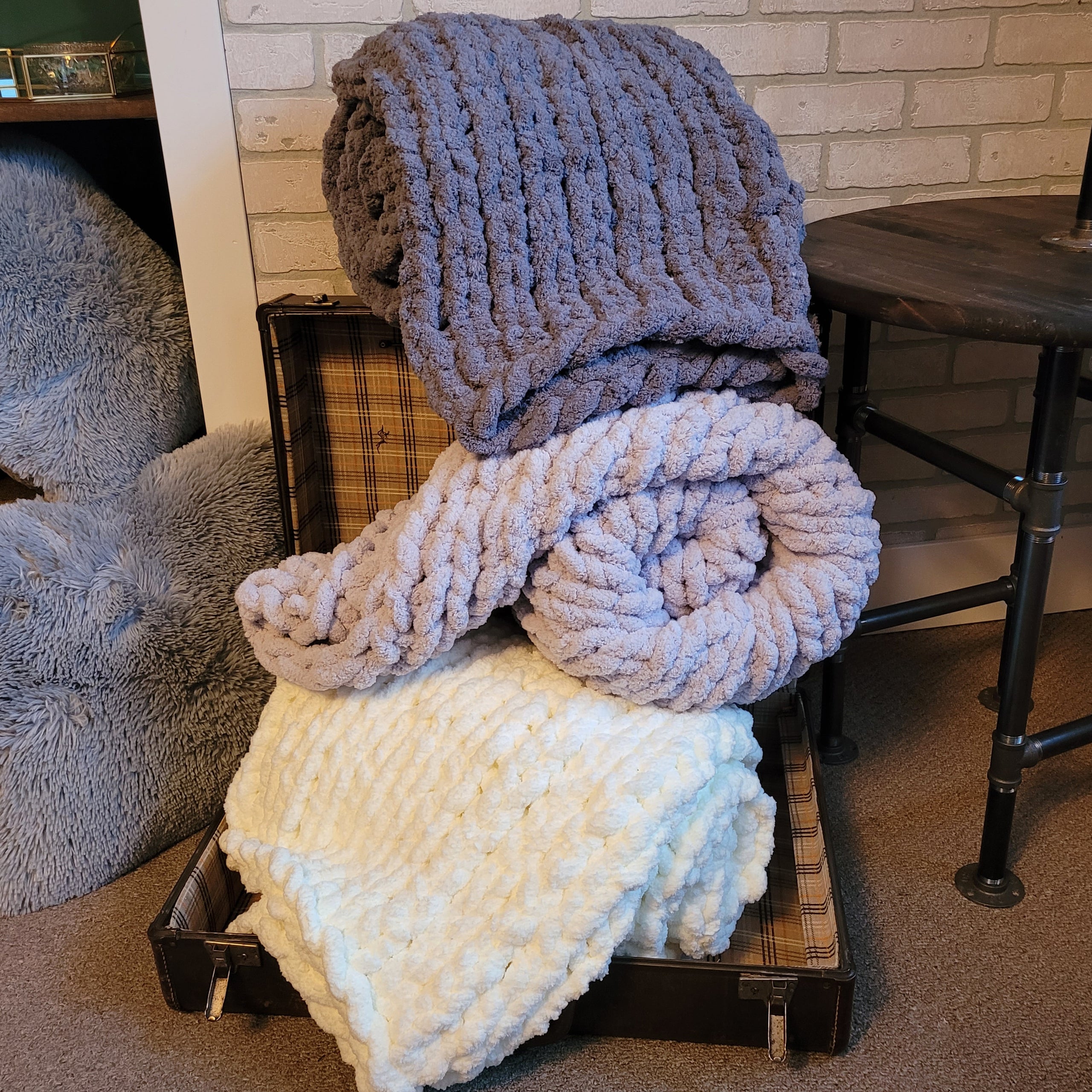 Large Knot Blanket | The Farmhemian